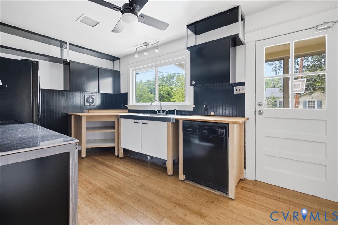 7232 Hopkins Road North Chesterfield, VA 23237 - Photo 15 of 34 Contemporary kitchen featuring custom wood-finish