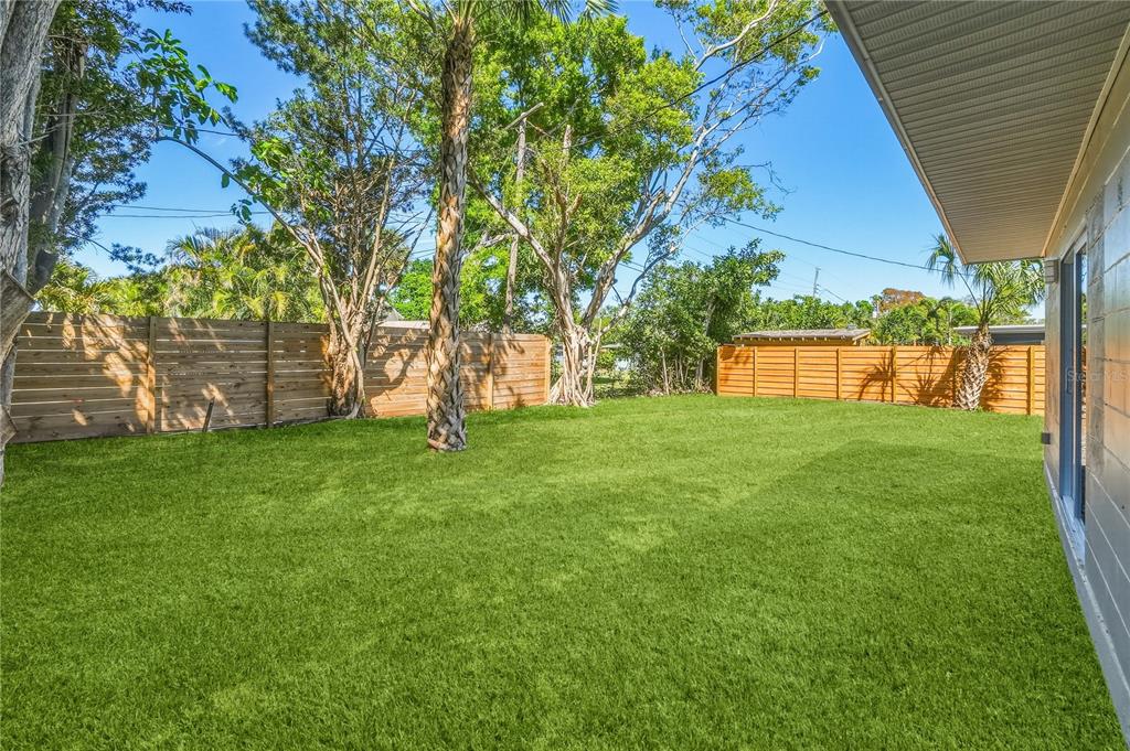 11525 81st Place Seminole, FL 33772 - Photo 23 of 24 a backyard of a house with lots of green space