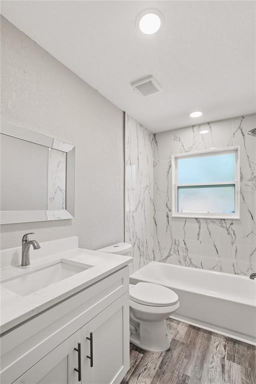 11525 81st Place Seminole, FL 33772 - Photo 5 of 24 a bathroom with a toilet a sink a mirror and bathtub