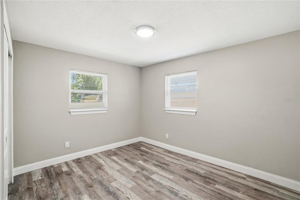 11525 81st Place Seminole, FL 33772 - Photo 6 of 24 an empty room with a window