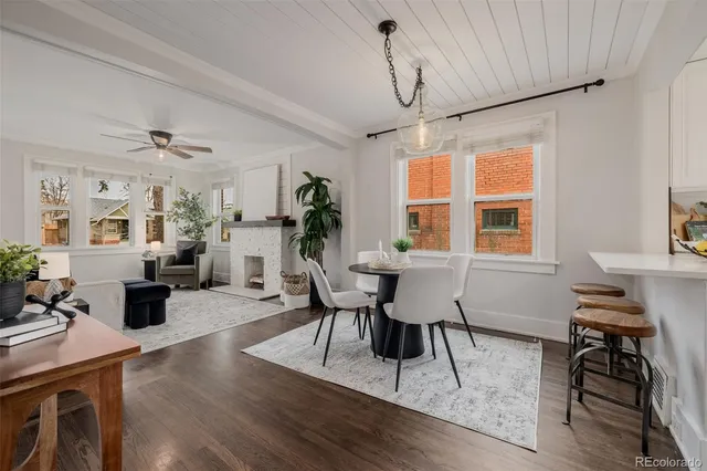a view of a livingroom and dining room