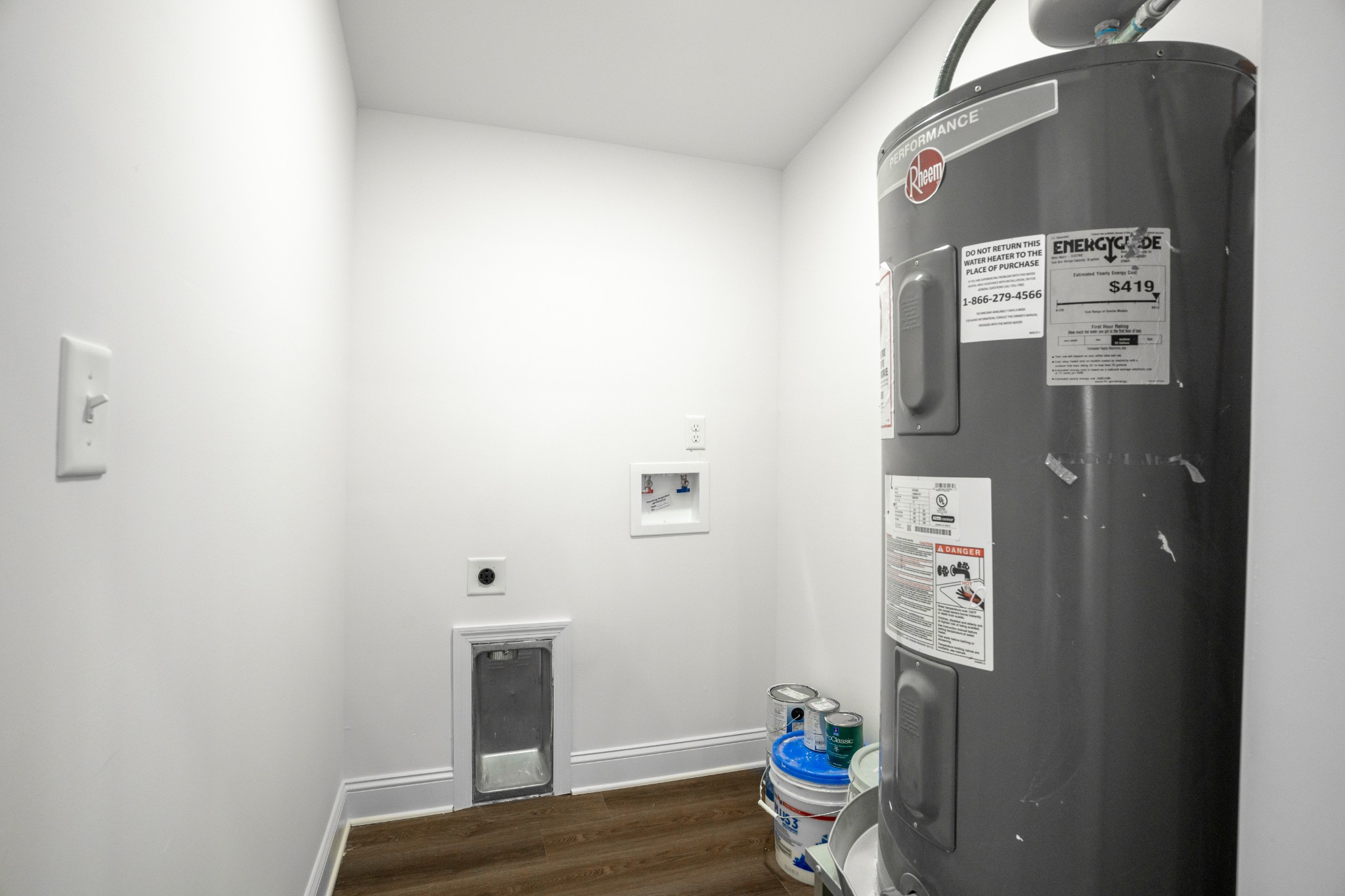 514 Smith Street Springfield, TN 37172 - Photo 12 of 25 a room with a window and wooden floor