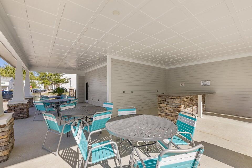 45 North Sand Palm Road Freeport, FL 32439 - Photo 25 of 32 a dinning table and chairs in a patio