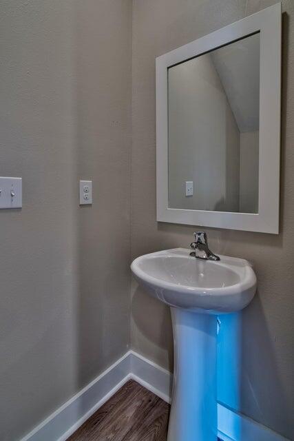 45 North Sand Palm Road Freeport, FL 32439 - Photo 8 of 32 a bathroom with a sink and a mirror