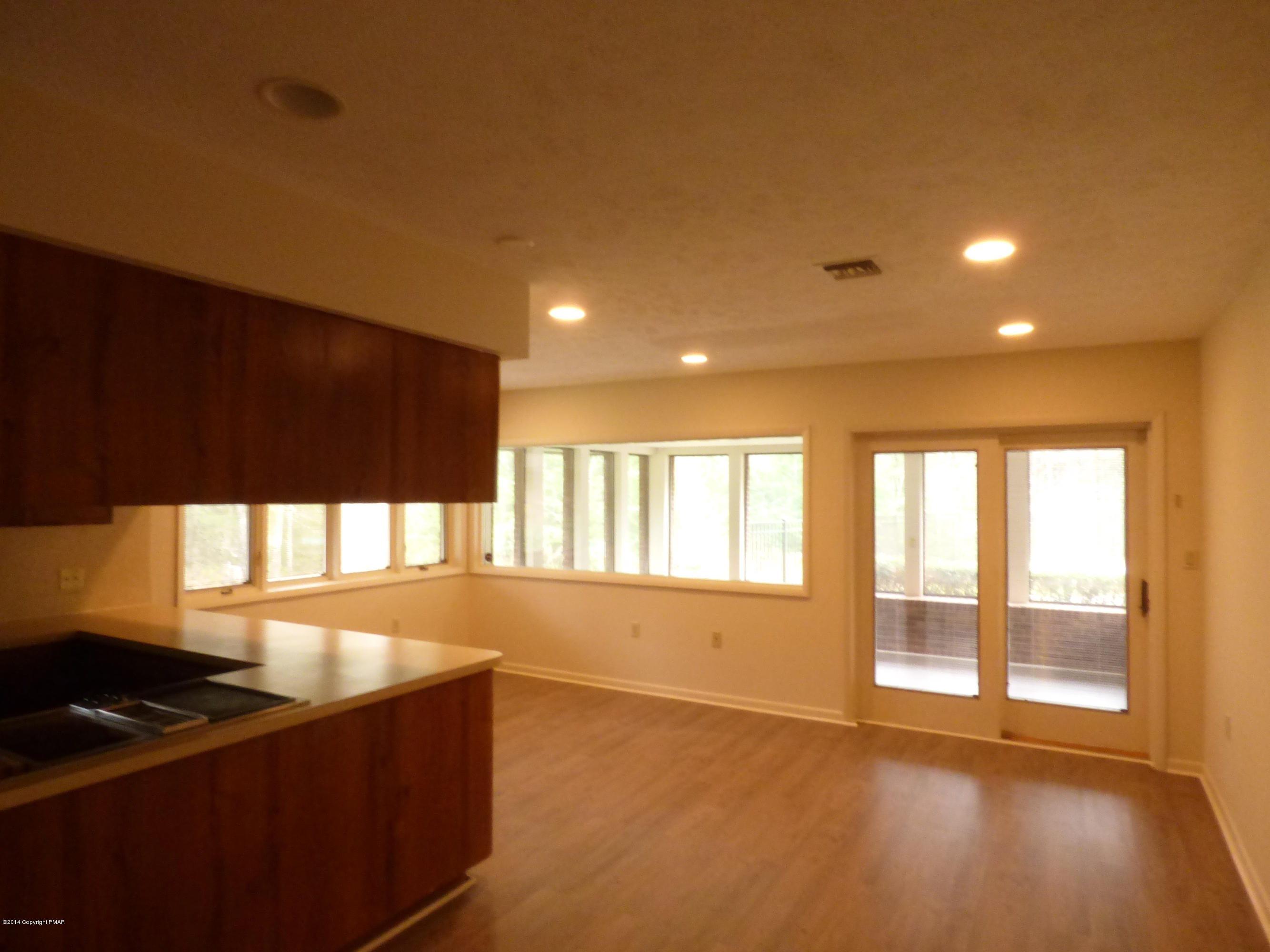 131 Williams Road Cresco, PA 18326 - Photo 9 of 20 dining area