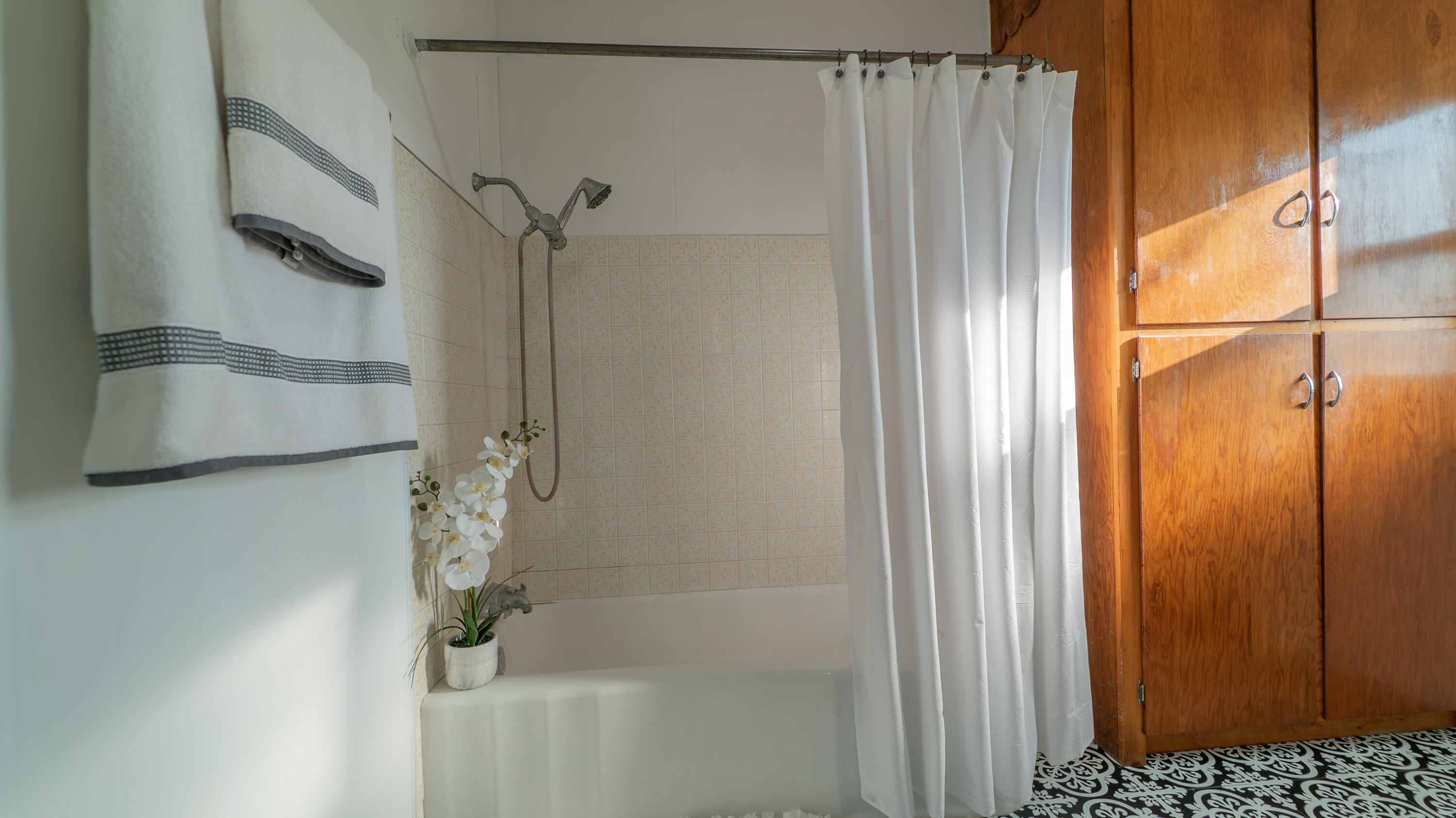 18216 South Schwark Road Three Oaks, MI 49128 - Photo 29 of 41 Bathroom 2