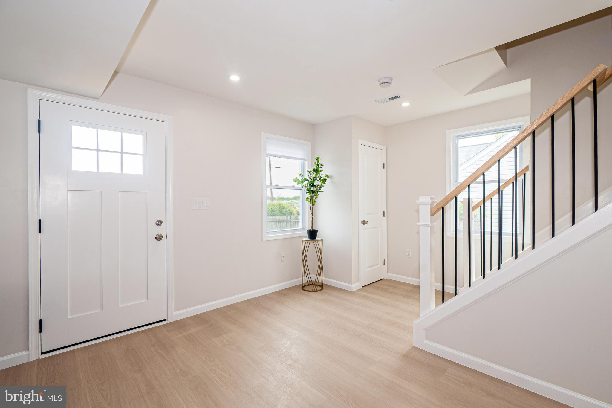 1219 North Point Road Baltimore, MD 21222 - Photo 3 of 32 Gallery Image 3