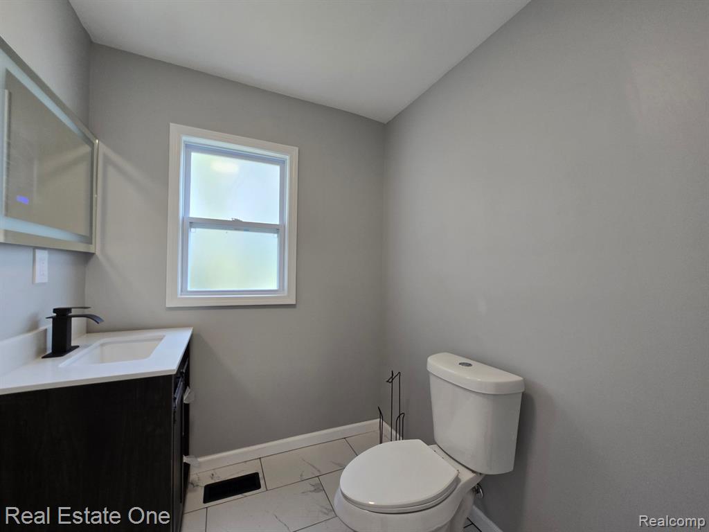 2114 West Miller Road Lansing, MI 48911 - Photo 12 of 29