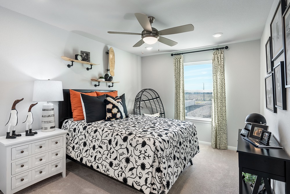 5901 Beverly Pr Road Del Valle, TX 78617 - Photo 6 of 18 a bedroom with double bed and a window