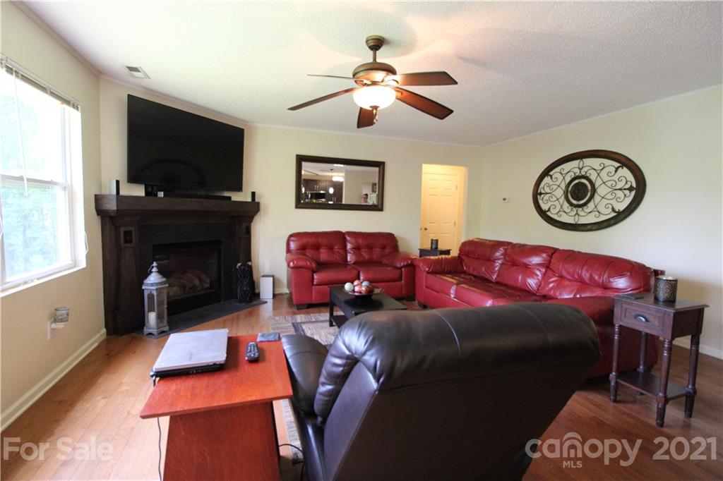 4806 Rio De Luna Hickory, NC 28601 - Photo 12 of 29 Gallery Image 12
