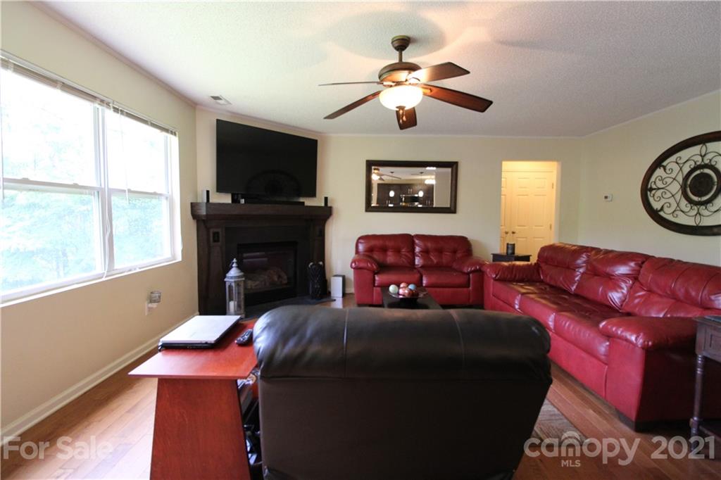 4806 Rio De Luna Hickory, NC 28601 - Photo 13 of 29 Gallery Image 13