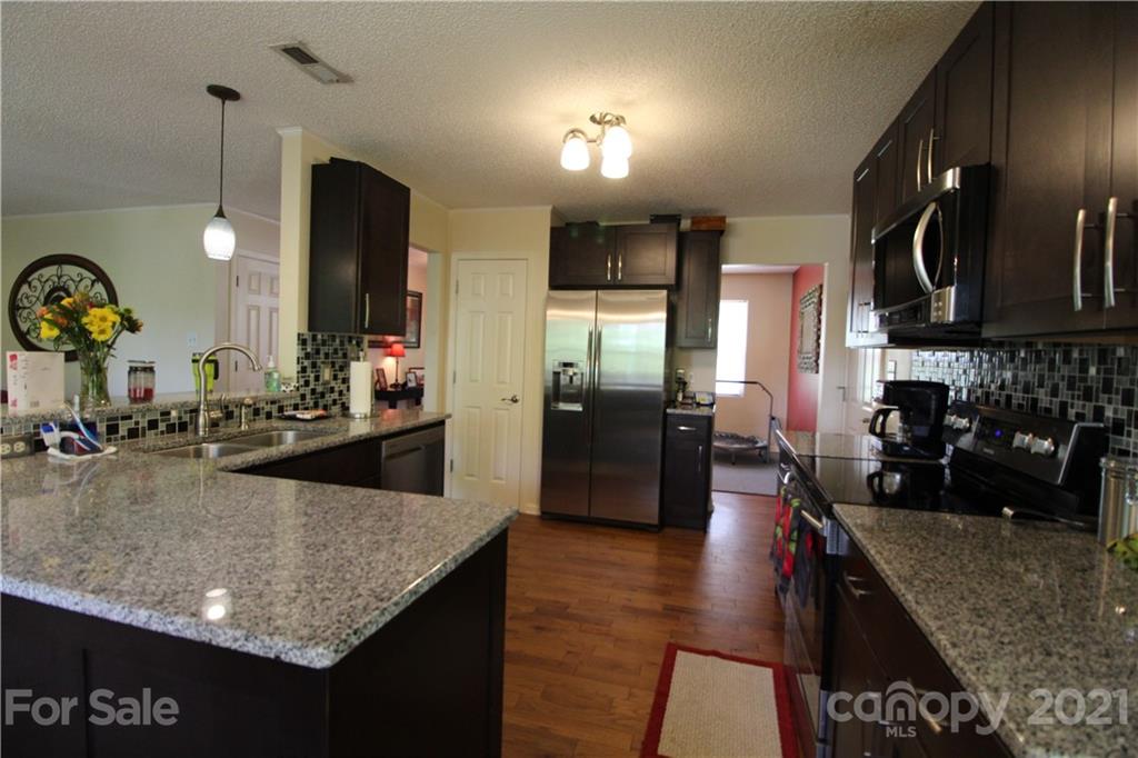 4806 Rio De Luna Hickory, NC 28601 - Photo 6 of 29 Gallery Image 6