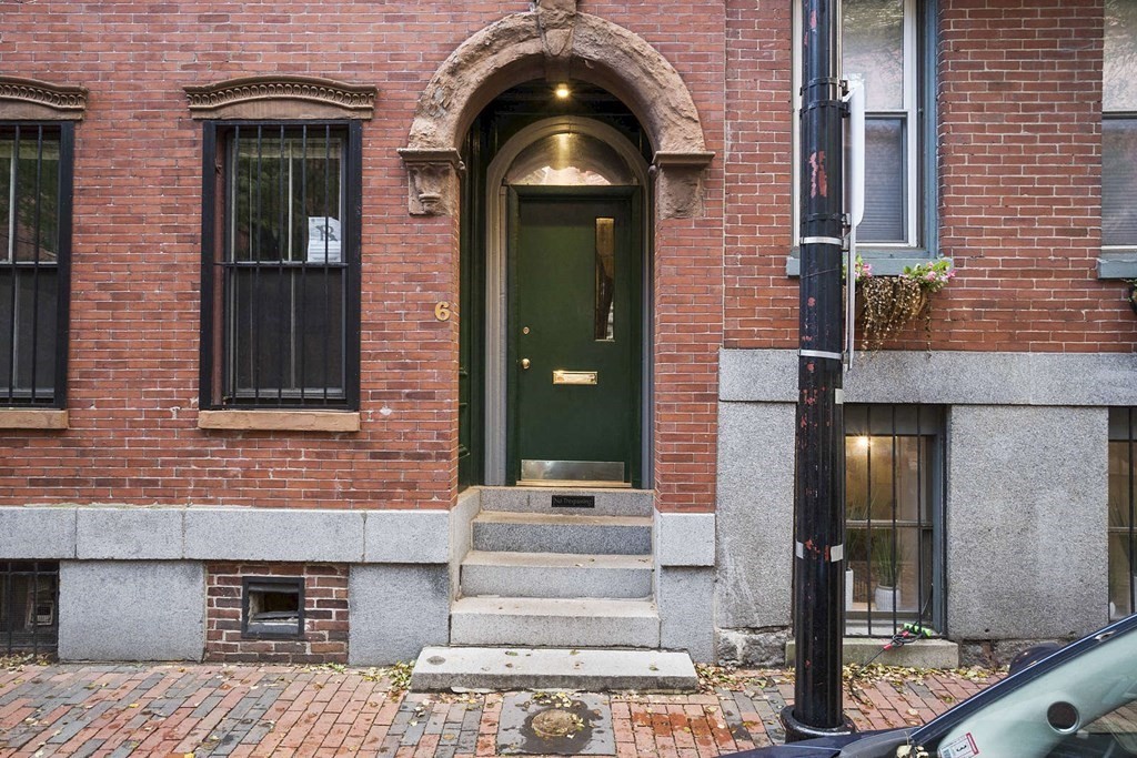 6 Dwight Street, Unit 1 Boston, MA 02118 - Photo 18 of 20 a front view of a house