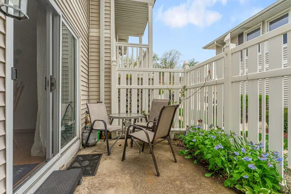 $225,000 | 5341 Crescent Lane, Unit D, Oak Forest, IL 60452