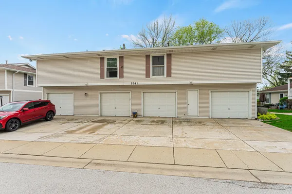 $225,000 | 5341 Crescent Lane, Unit D, Oak Forest, IL 60452