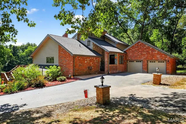 $650,000 | 1519 Laketop Drive, Fairview Heights, IL 62208