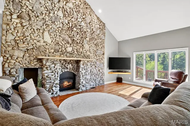 $599,000 | 1519 Laketop Drive, Fairview Heights, IL 62208