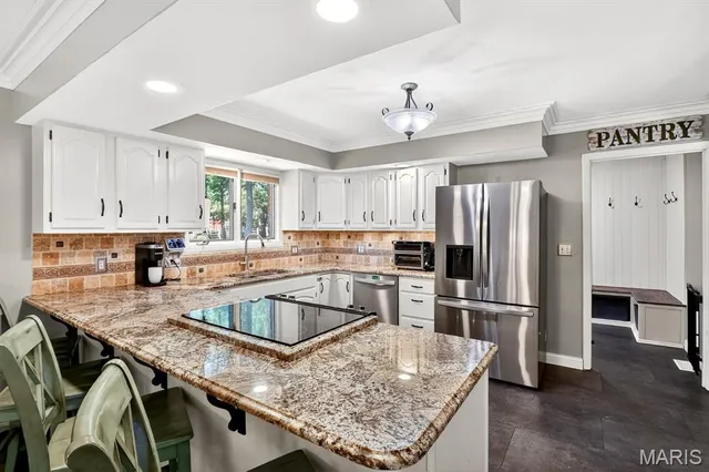 $599,000 | 1519 Laketop Drive, Fairview Heights, IL 62208