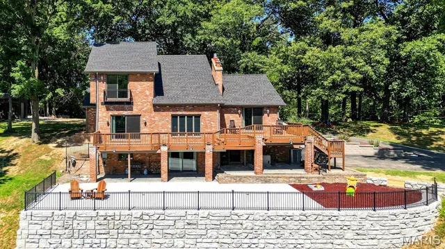 $599,000 | 1519 Laketop Drive, Fairview Heights, IL 62208