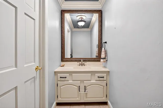 $599,000 | 1519 Laketop Drive, Fairview Heights, IL 62208