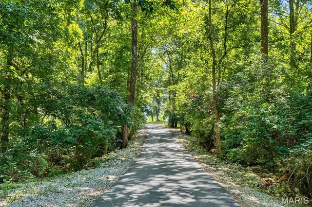 $599,000 | 1519 Laketop Drive, Fairview Heights, IL 62208