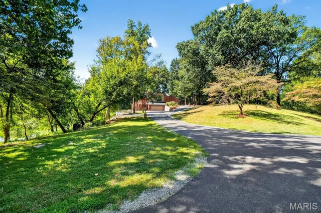 $599,000 | 1519 Laketop Drive, Fairview Heights, IL 62208