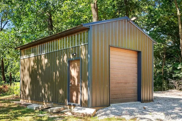 $599,000 | 1519 Laketop Drive, Fairview Heights, IL 62208