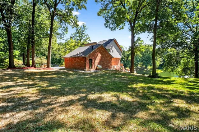 $599,000 | 1519 Laketop Drive, Fairview Heights, IL 62208