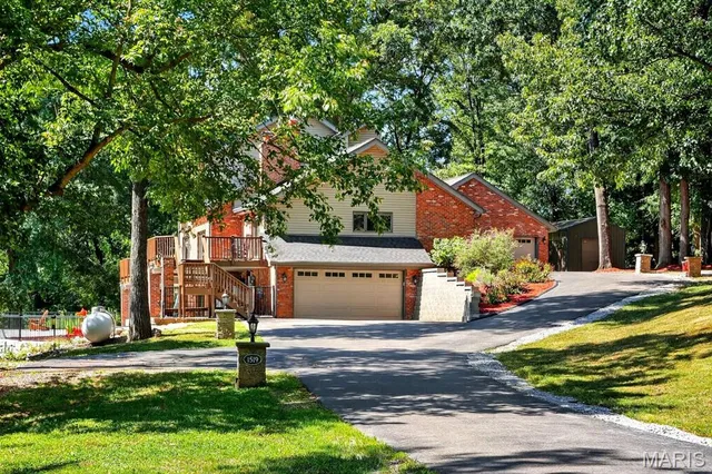 $599,000 | 1519 Laketop Drive, Fairview Heights, IL 62208