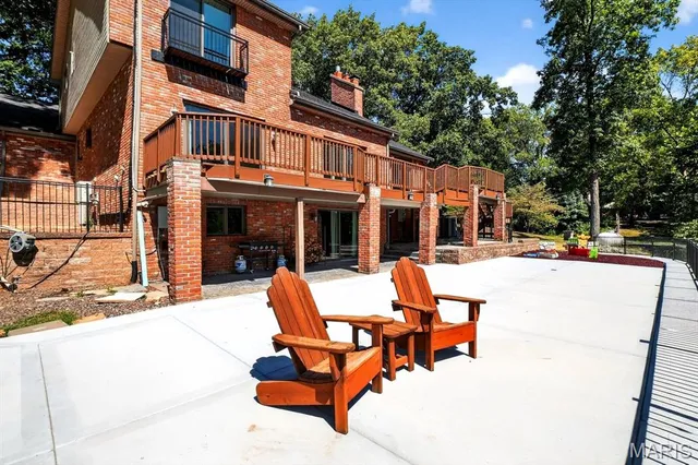 $599,000 | 1519 Laketop Drive, Fairview Heights, IL 62208