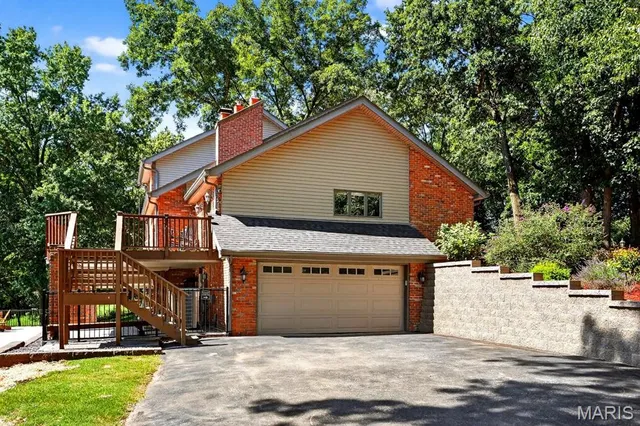 $599,000 | 1519 Laketop Drive, Fairview Heights, IL 62208