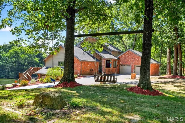 $599,000 | 1519 Laketop Drive, Fairview Heights, IL 62208