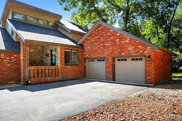 $599,000 | 1519 Laketop Drive, Fairview Heights, IL 62208