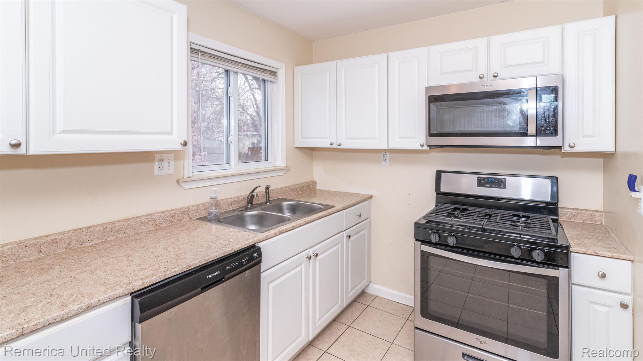 1298 Fall River Road Ypsilanti, MI 48198 - Photo 15 of 30 Gas Stove & Dishwasher