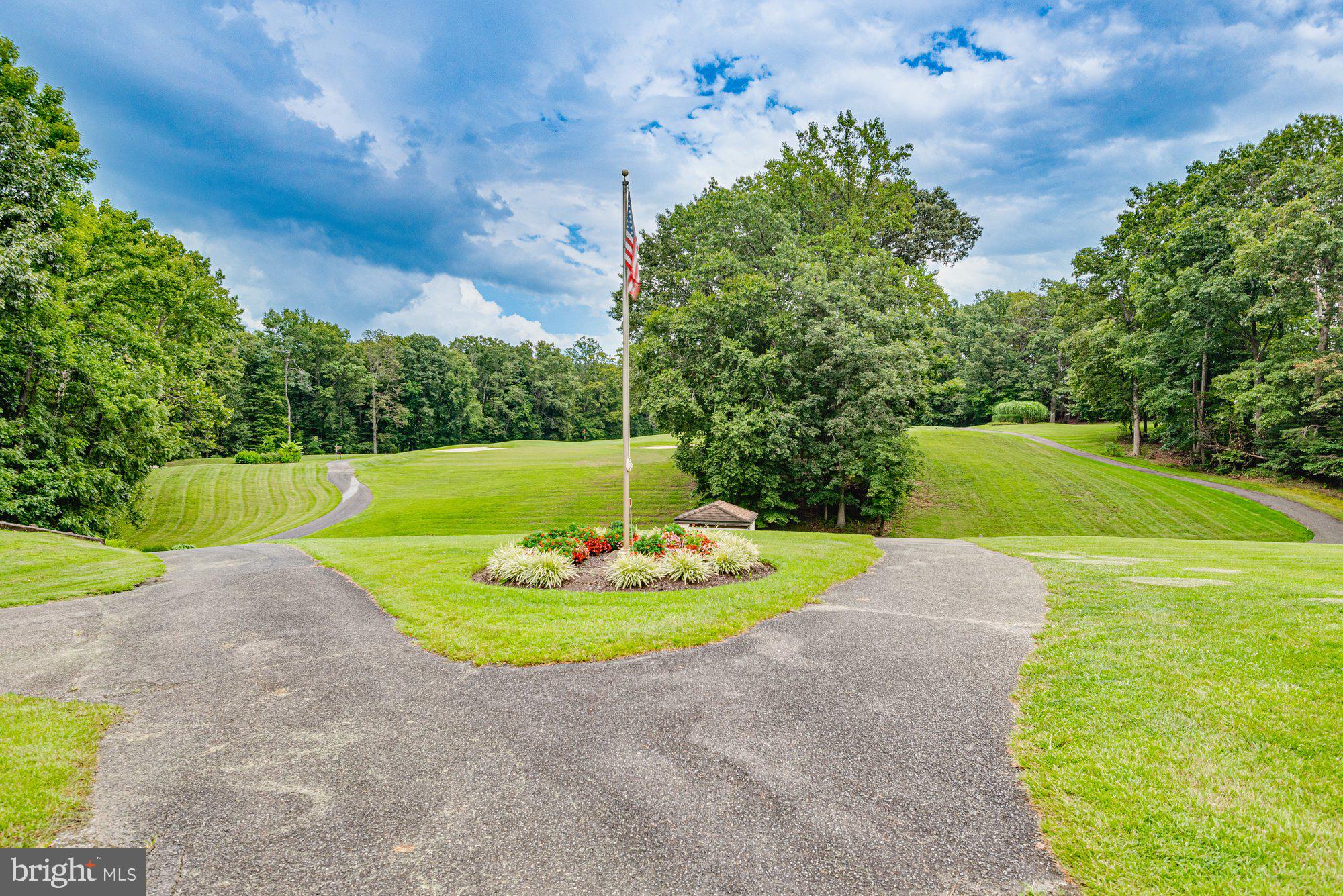 2572 Golfers Ridge Road Annapolis, MD 21401 - Photo 62 of 69 a view of a golf course with a yard