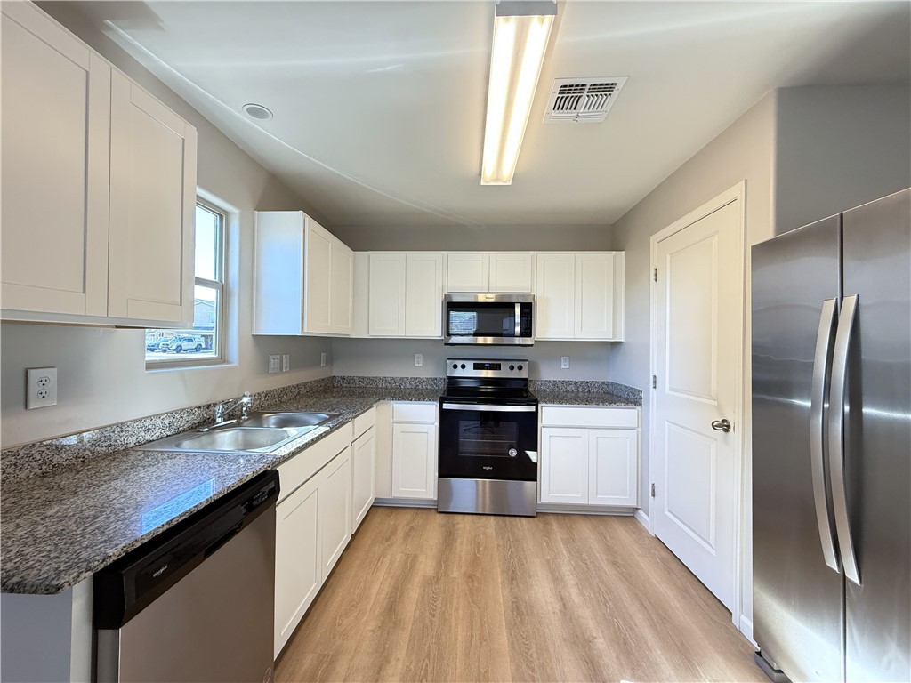 534 Ramar Road Bullhead City, AZ 86442 - Photo 12 of 23 Kitchen
