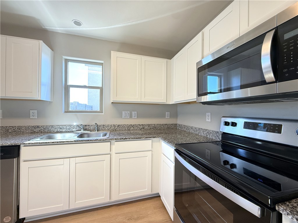 534 Ramar Road Bullhead City, AZ 86442 - Photo 10 of 23 Kitchen