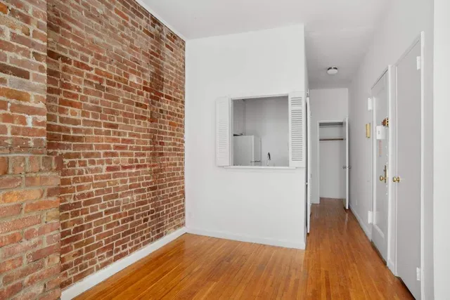 $275,000 | 419 East 87th Street, Unit 3A | Upper East Side