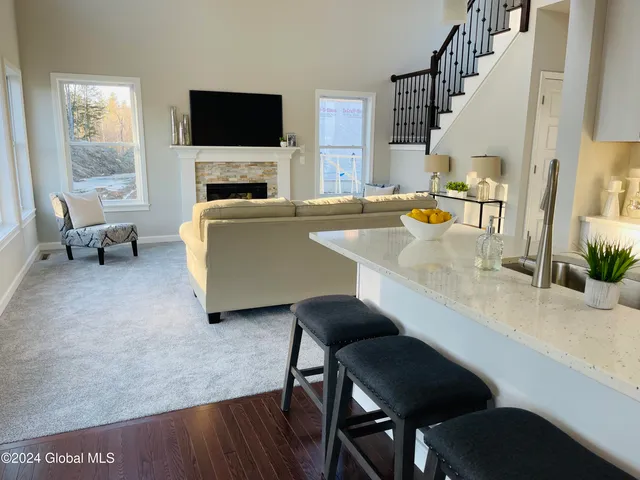 $636,195 | 10 Hunter Court, Milton, NY 12020