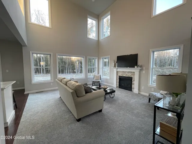 $636,195 | 10 Hunter Court, Milton, NY 12020