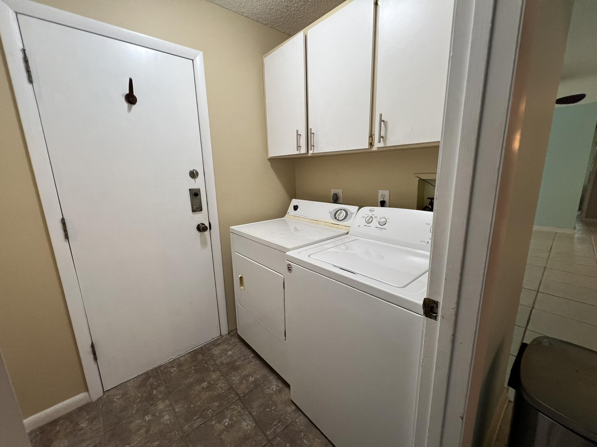 1916 Coconut Drive Fort Pierce, FL 34949 - Photo 23 of 33 LaundryRm