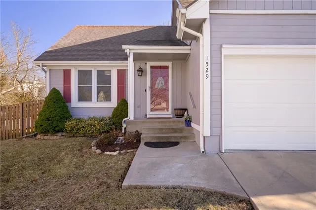 $385,000 | 1529 West Park Street, Olathe, KS 66061