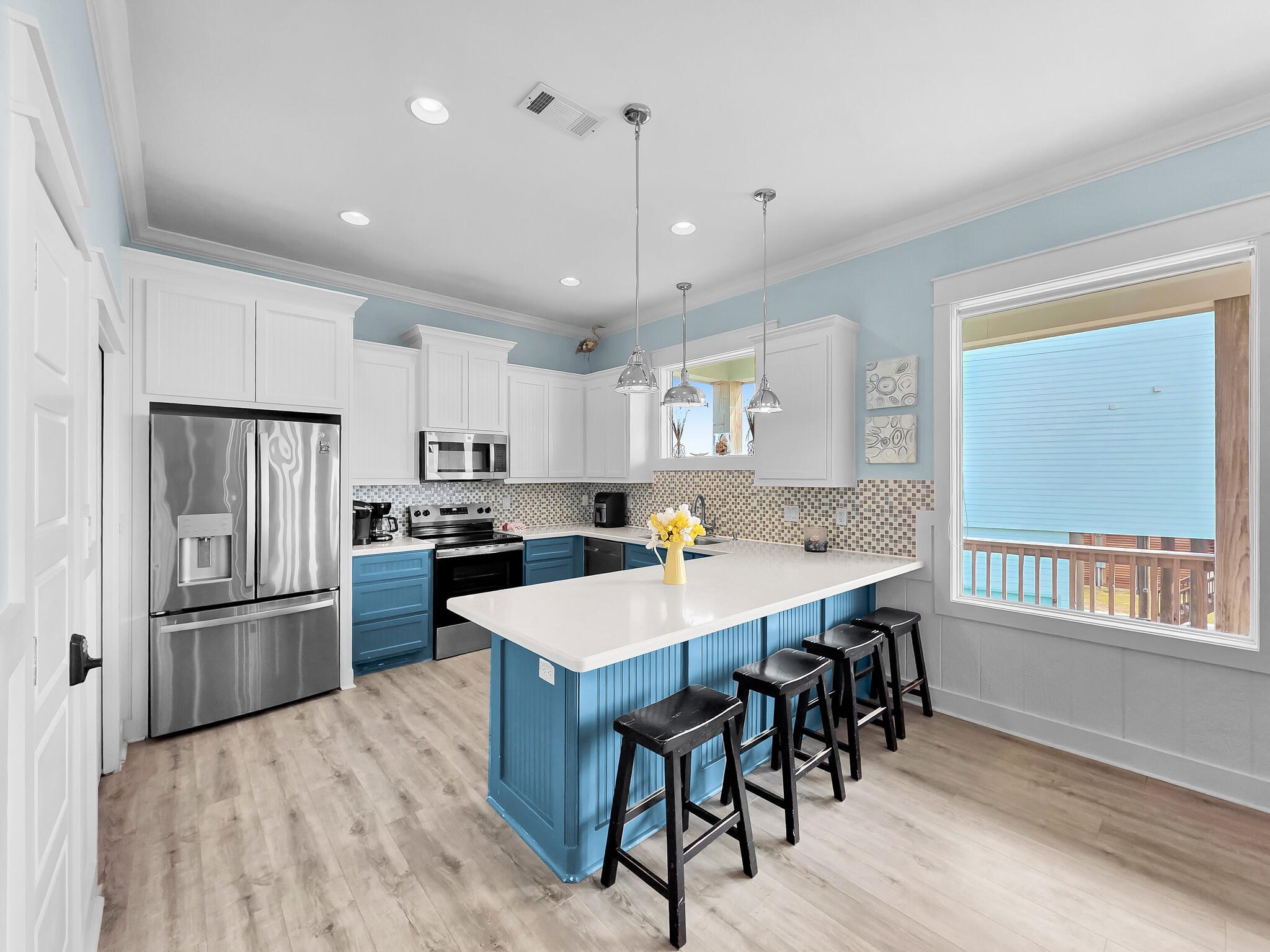 816 South Crystal Beach Road Crystal Beach, TX 77650 - Photo 21 of 48 a large kitchen with a table and chairs