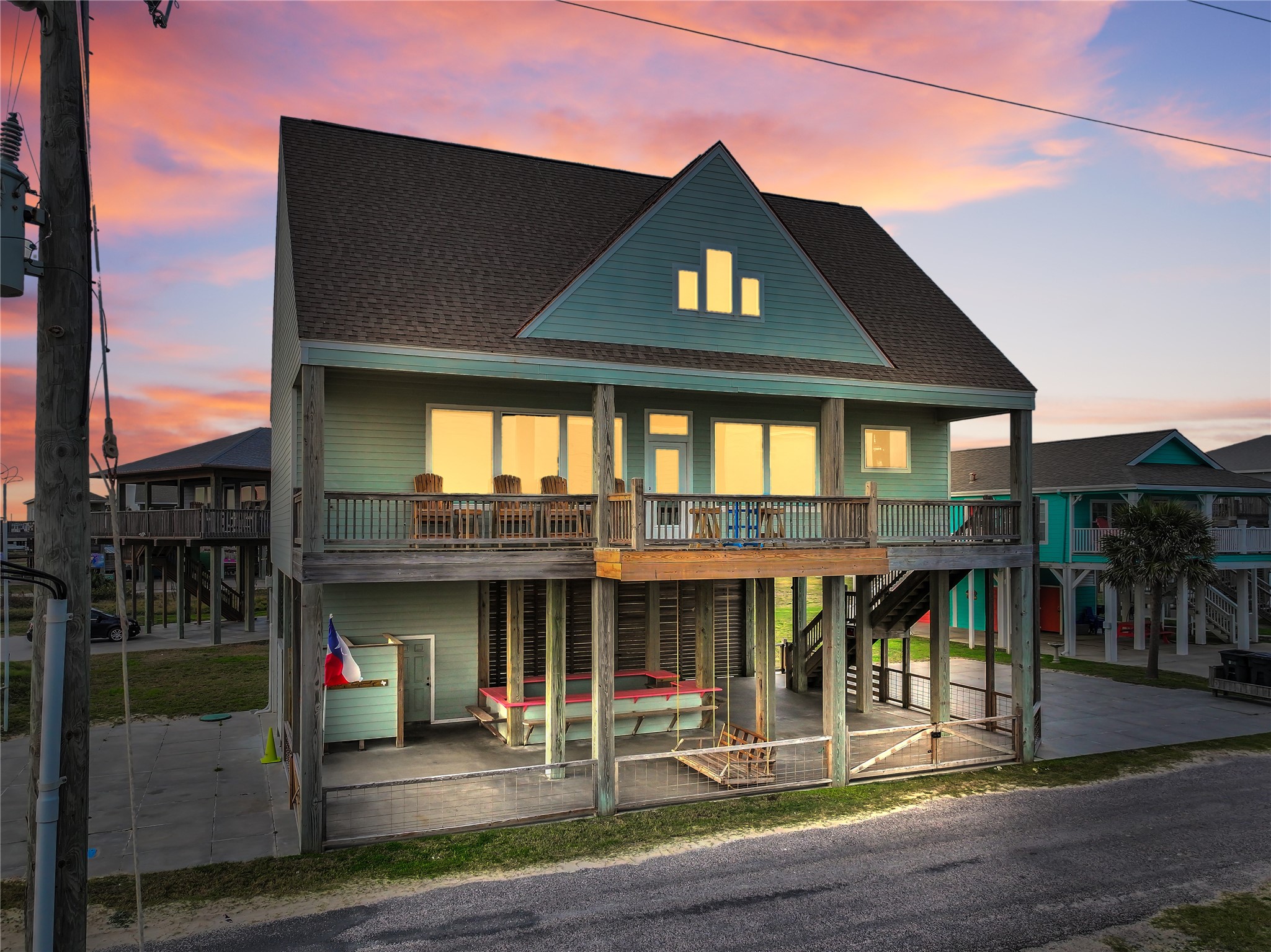 816 South Crystal Beach Road Crystal Beach, TX 77650 - Photo 3 of 48 a front view of a building
