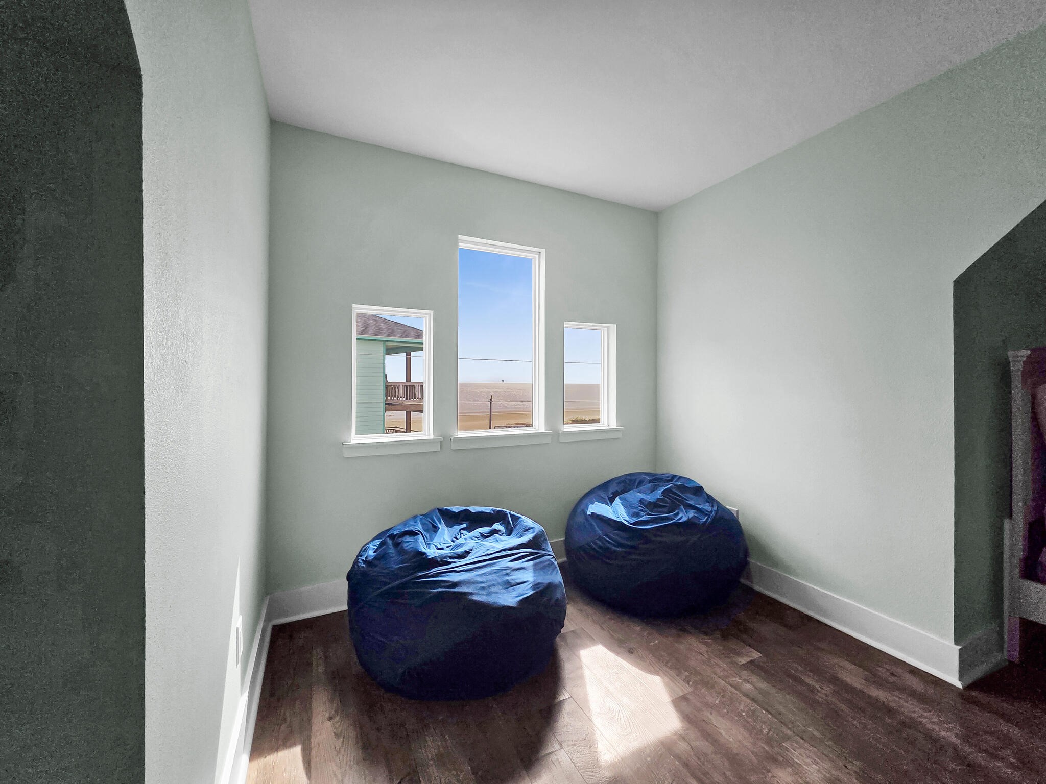 816 South Crystal Beach Road Crystal Beach, TX 77650 - Photo 39 of 48 a living room with a couch and a window