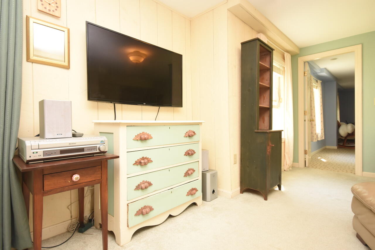 7 Valley Road Cape Elizabeth, ME 04107 - Photo 24 of 38 7 VALLEY GREAT ROOM 4 DSC_6837