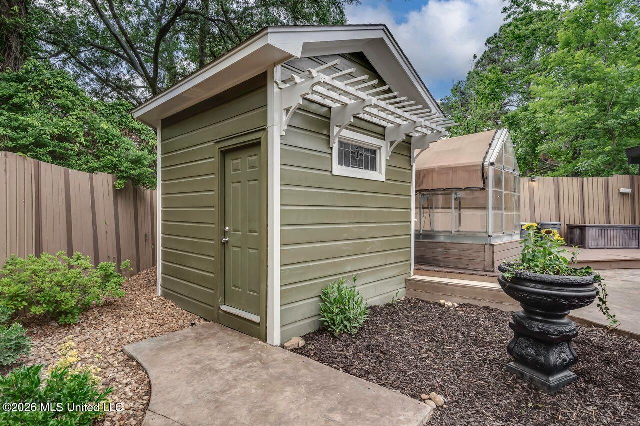 1016 Meadowbrook Road Jackson, MS 39206 - Photo 31 of 33 PxMnR42A