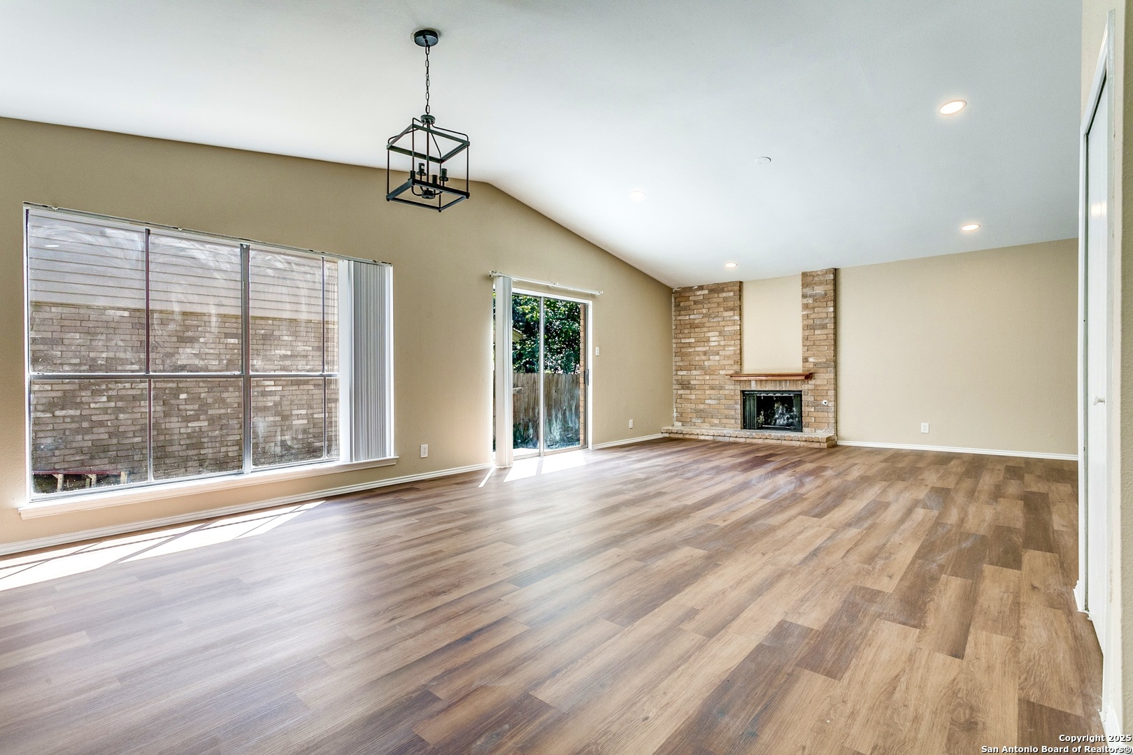 13239 Larkway Street San Antonio, TX 78233 - Photo 3 of 15