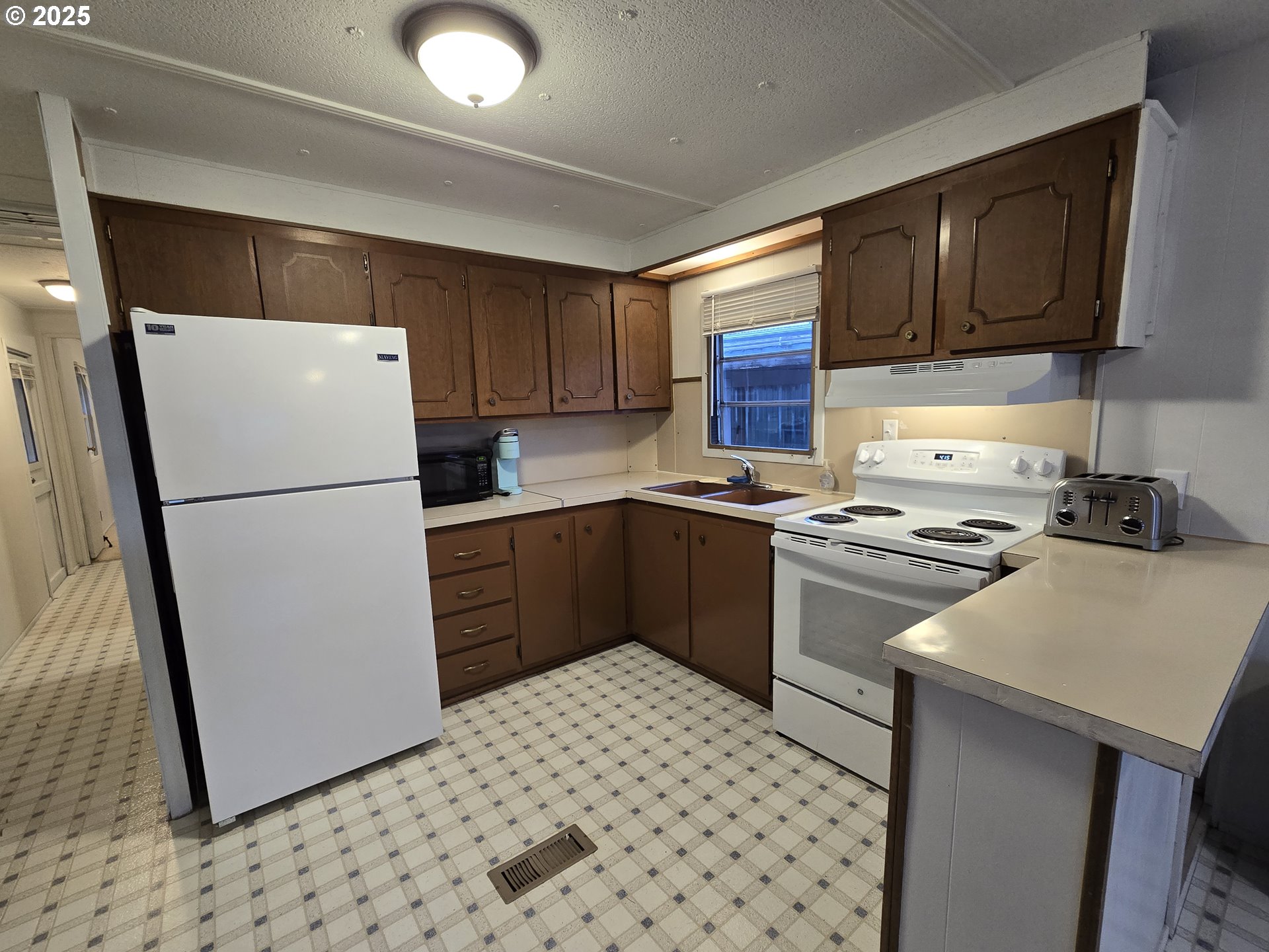 2150 Laura Street, Unit 13 Springfield, OR 97477 - Photo 14 of 25 Kitchen