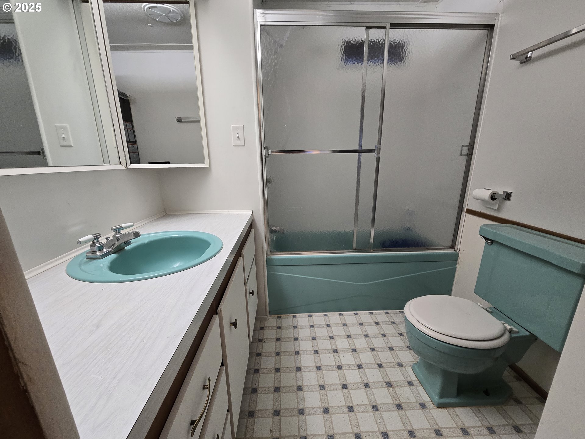 2150 Laura Street, Unit 13 Springfield, OR 97477 - Photo 18 of 25 Bathroom